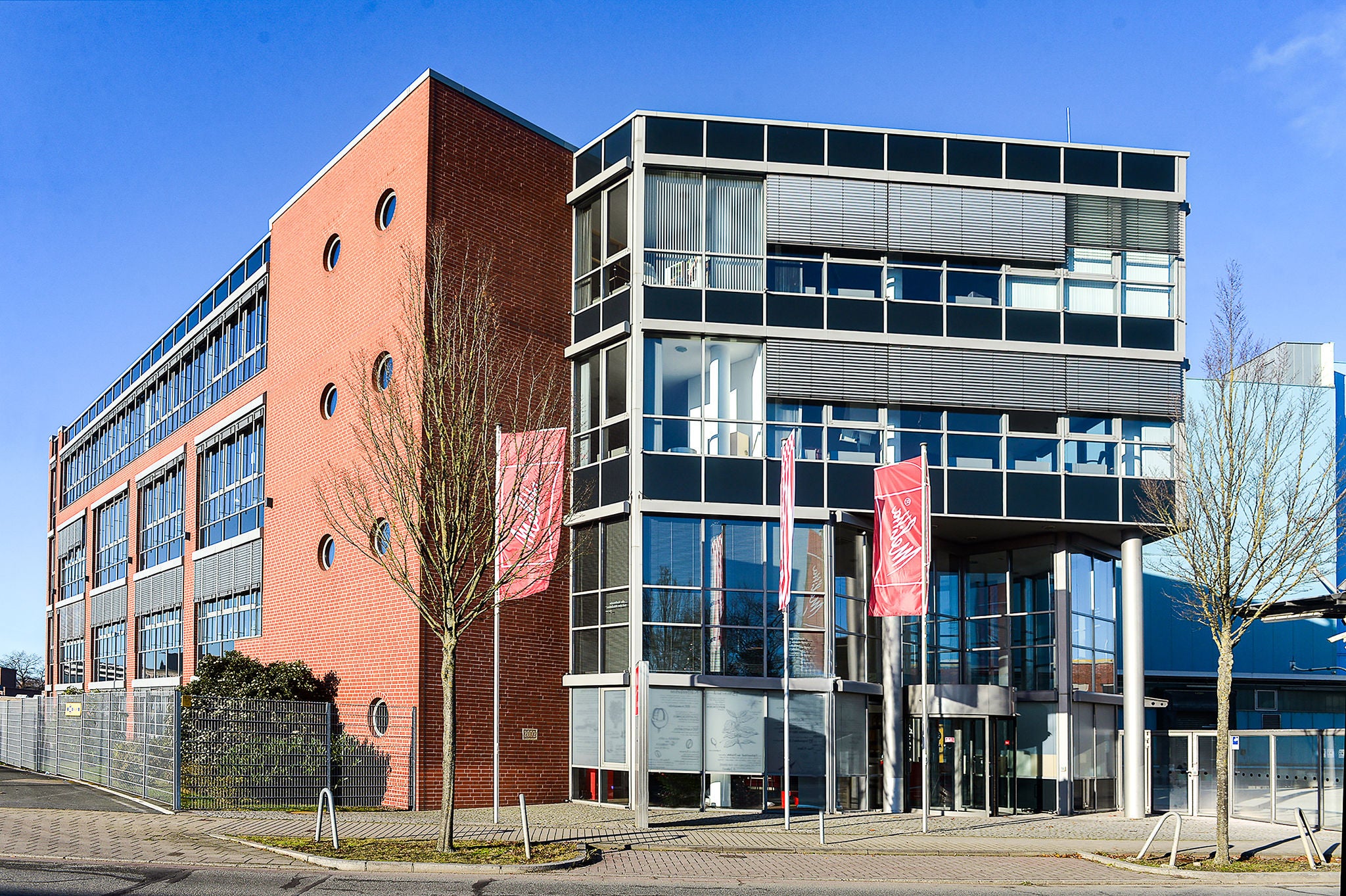 3 Personen im Gespräch