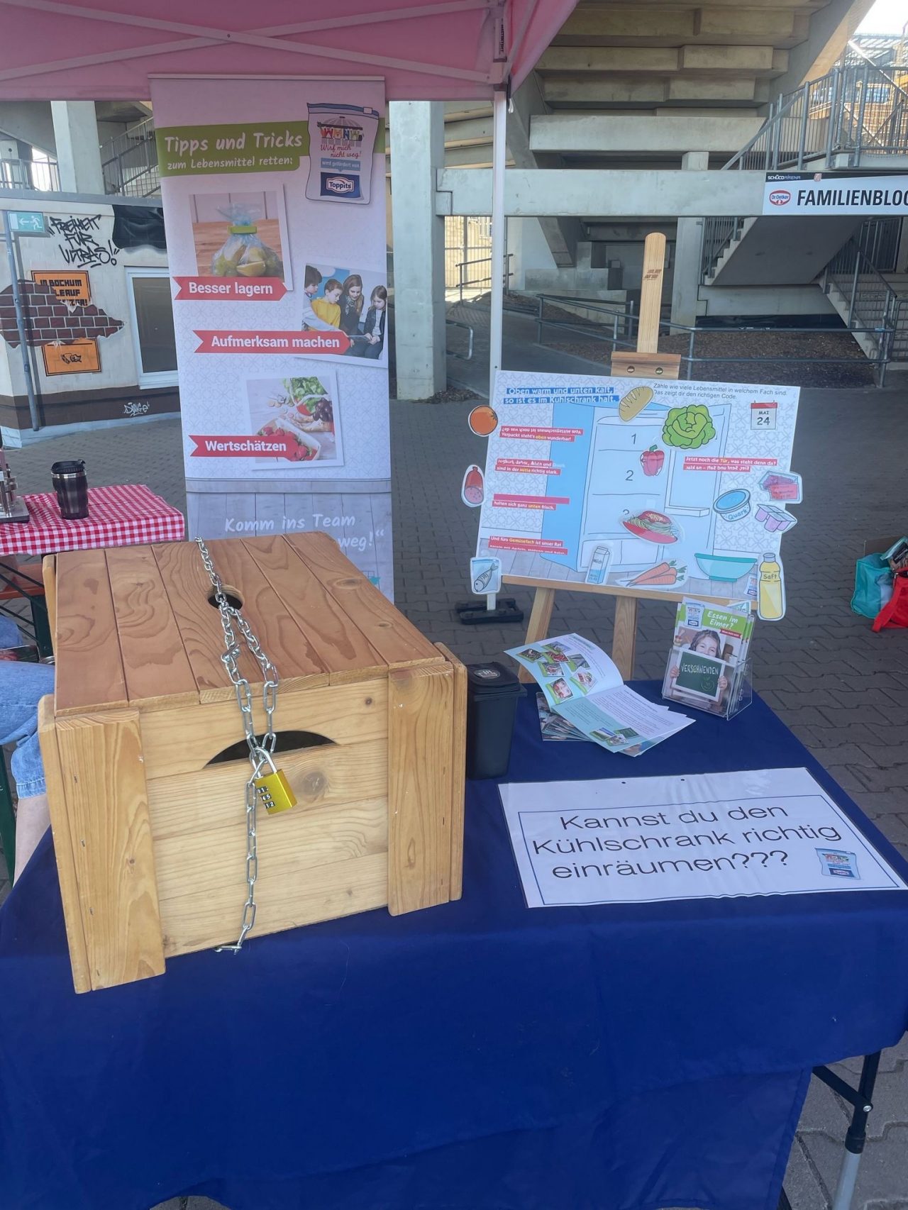 Der Stand von Wirf mich nicht weg beim Armini Sommerfest