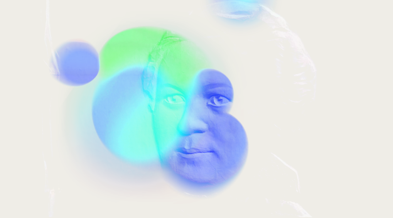 Melitta Bentz in Weiß mit blauen Kreisen