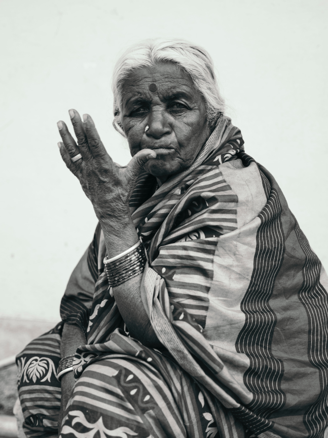 Porträt Wastepickerin in Indien